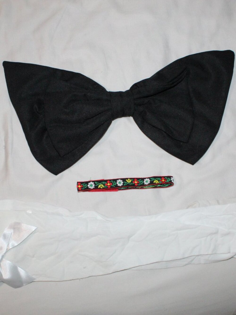 Women's Sexy Alpine Inspired Swiss Miss Costume with Accessories Size Medium 6-8 - Picture 7 of 9